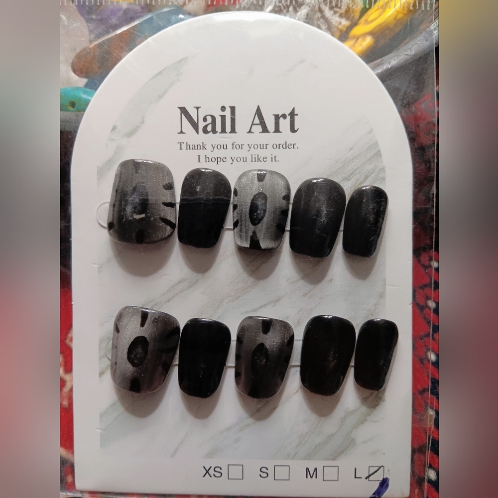 ⭐️Sz. LARGE, CATEYE WITH DESIGN NAILS! GRAYS/BLACKS IN COLORS.